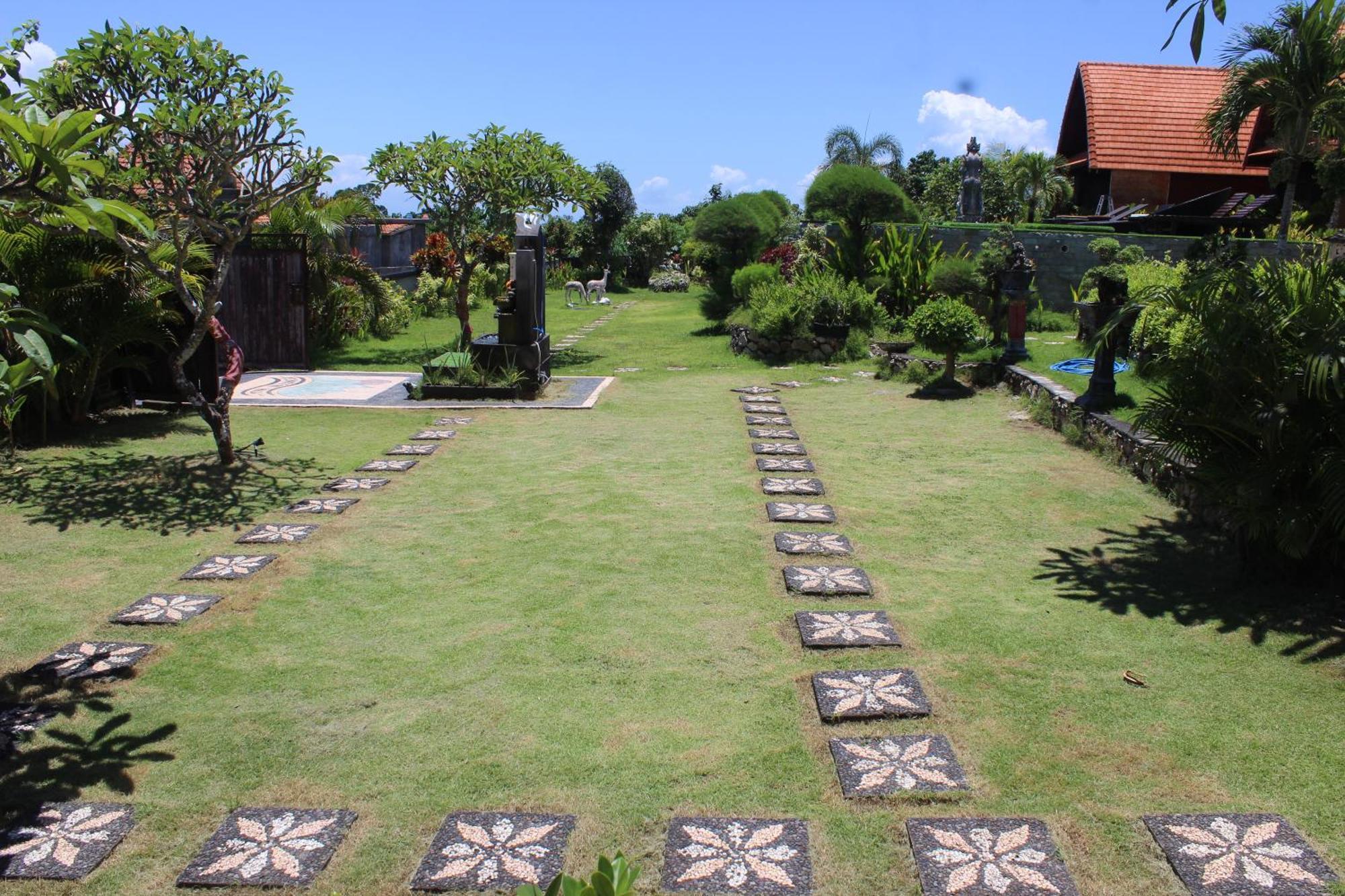 Reynten Hill Resort Batununggul Exterior foto