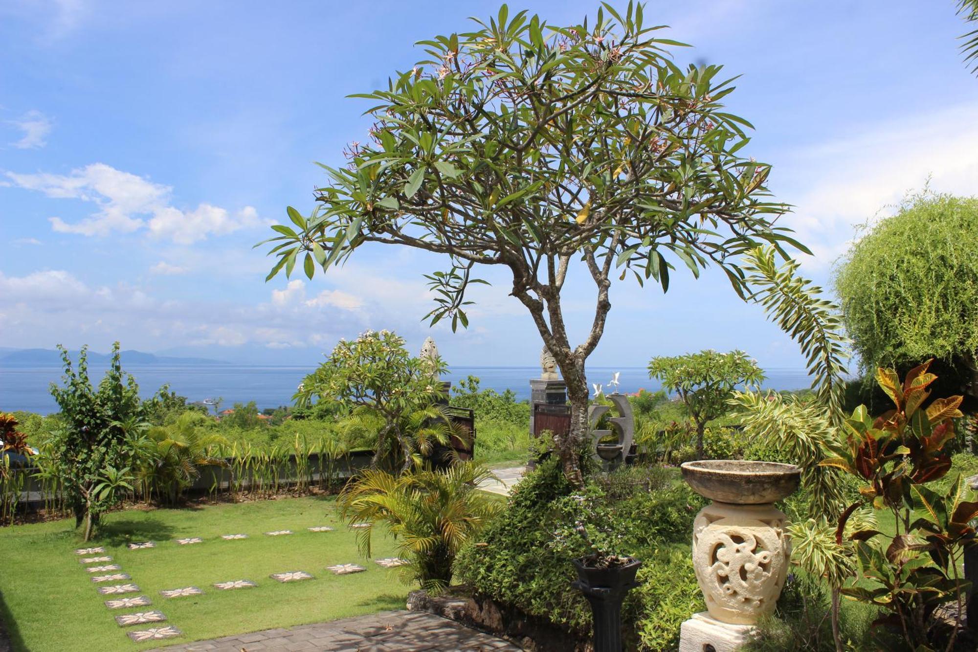 Reynten Hill Resort Batununggul Exterior foto