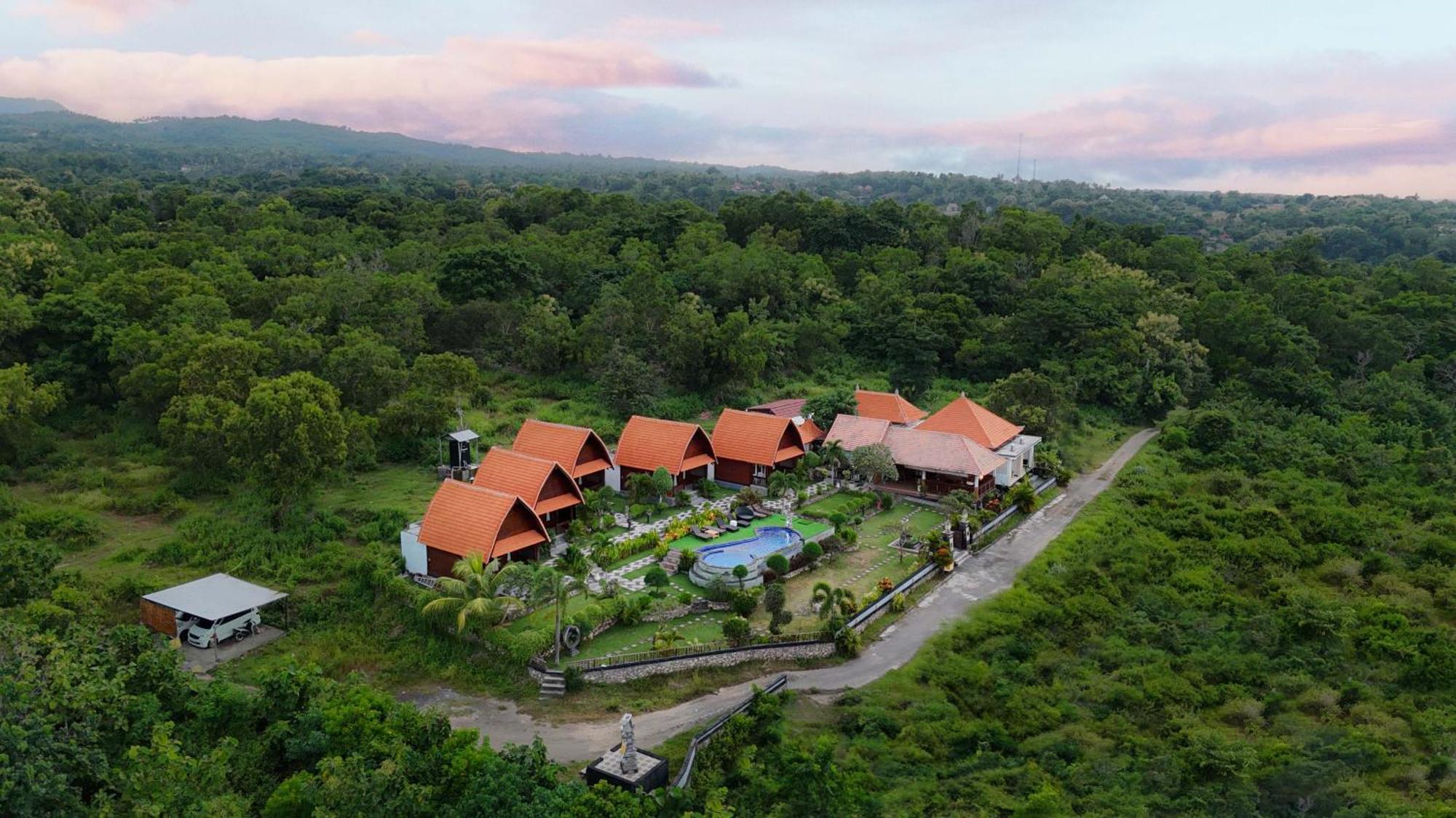 Reynten Hill Resort Batununggul Exterior foto