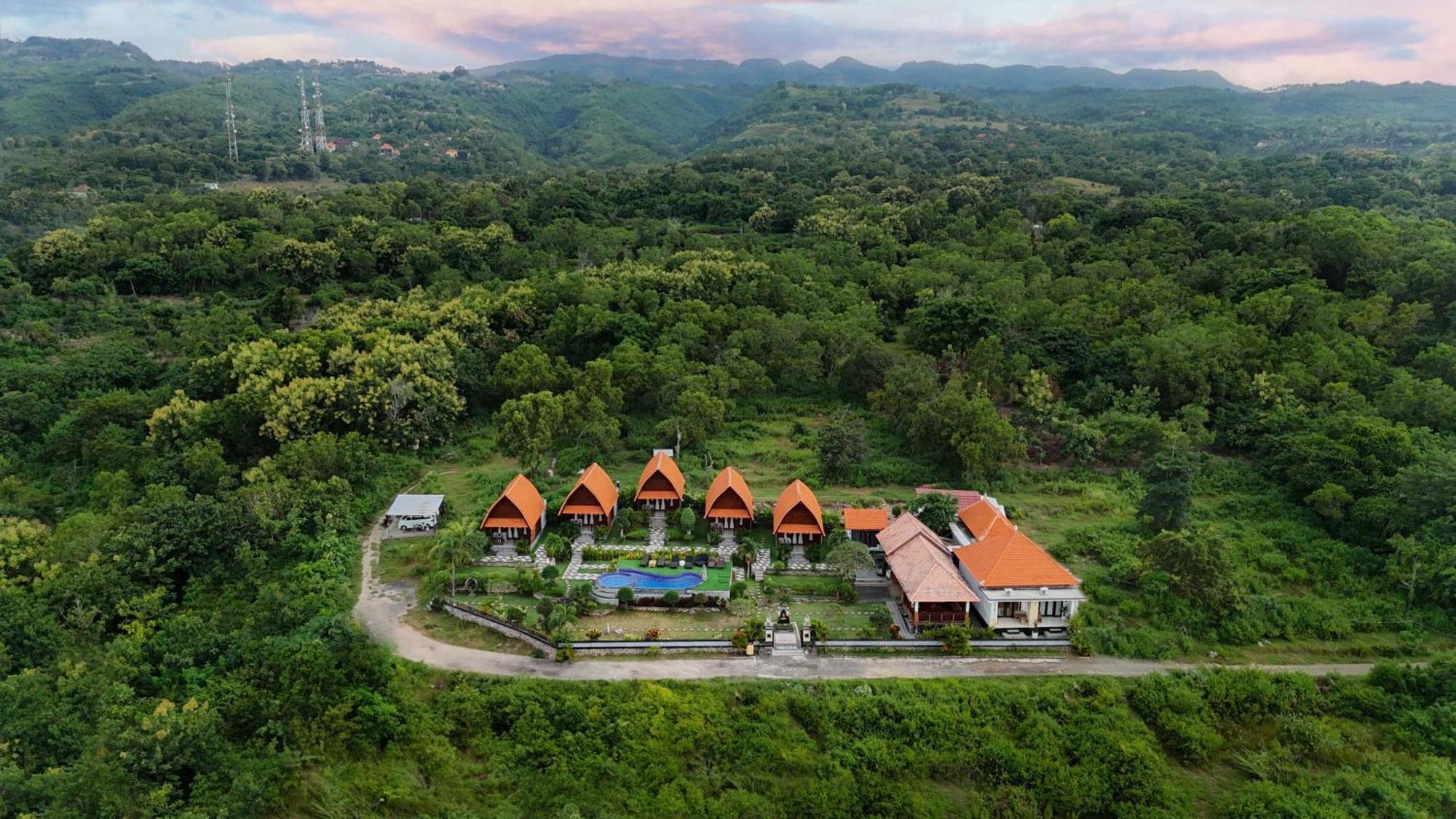 Reynten Hill Resort Batununggul Exterior foto